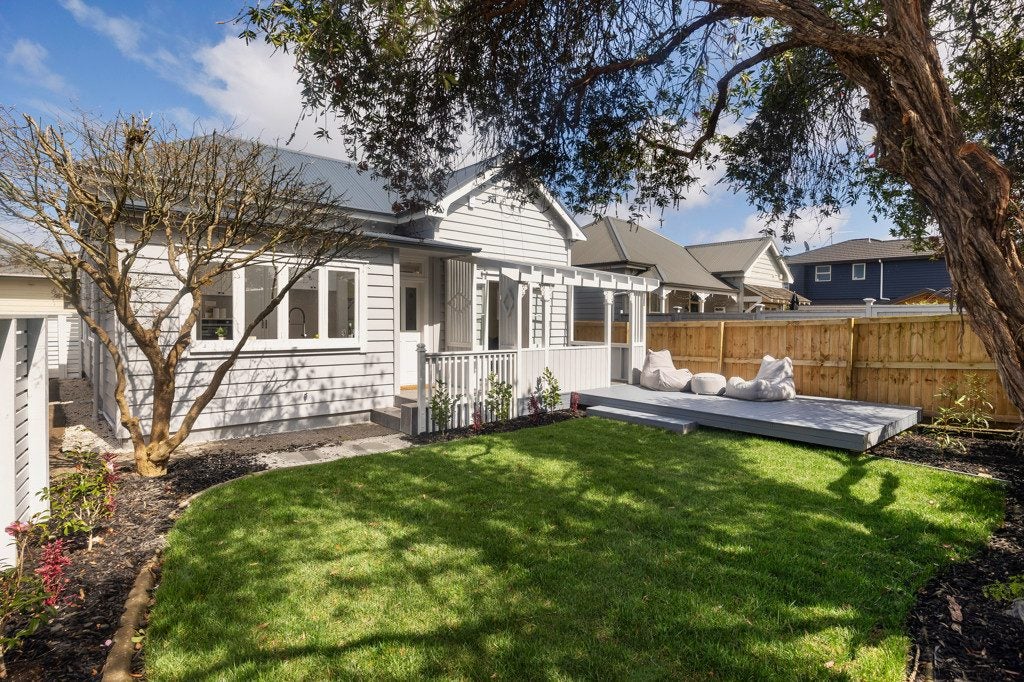 16 Coyle Street, Sandringham, Auckland - Carousel 1