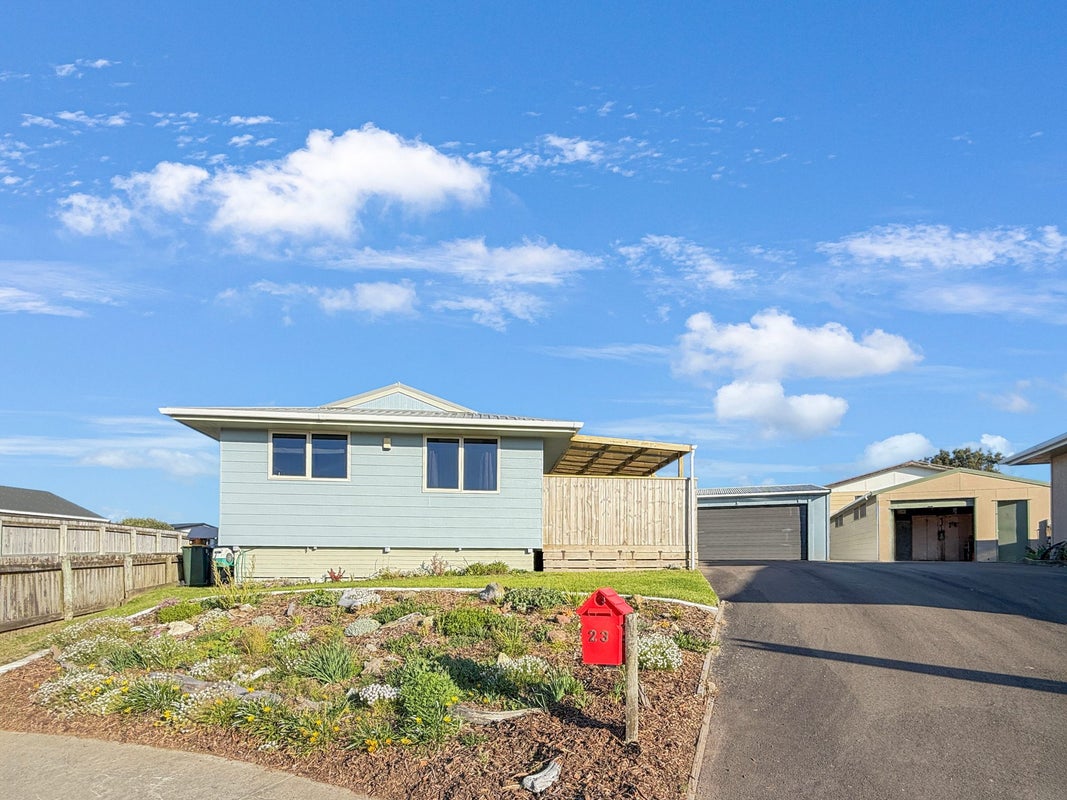 23 Matakane Street, Waitarere Beach, Levin - Carousel 1