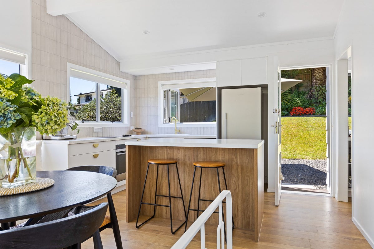 18 William Hadlow Place, Hatfields Beach, Orewa - Carousel 1