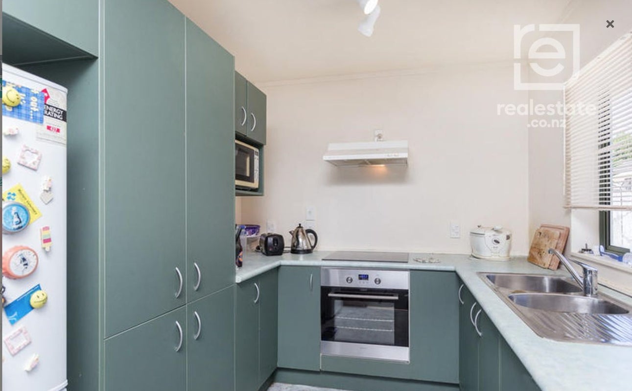 4 Ingleby Place, Kelston, Auckland - Carousel 2