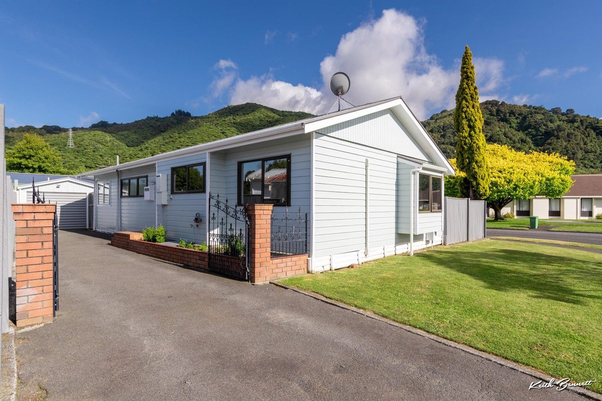 19 Turon Crescent, Totara Park, Upper Hutt - Carousel 1