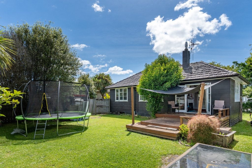 19 Willis Street, Bader, Hamilton - Carousel 1