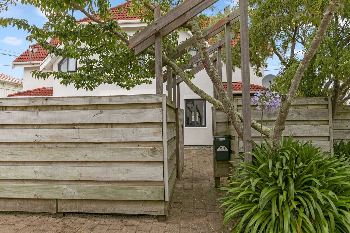 3/74 Waiwhetu Road, Waiwhetu, Lower Hutt - Carousel 1