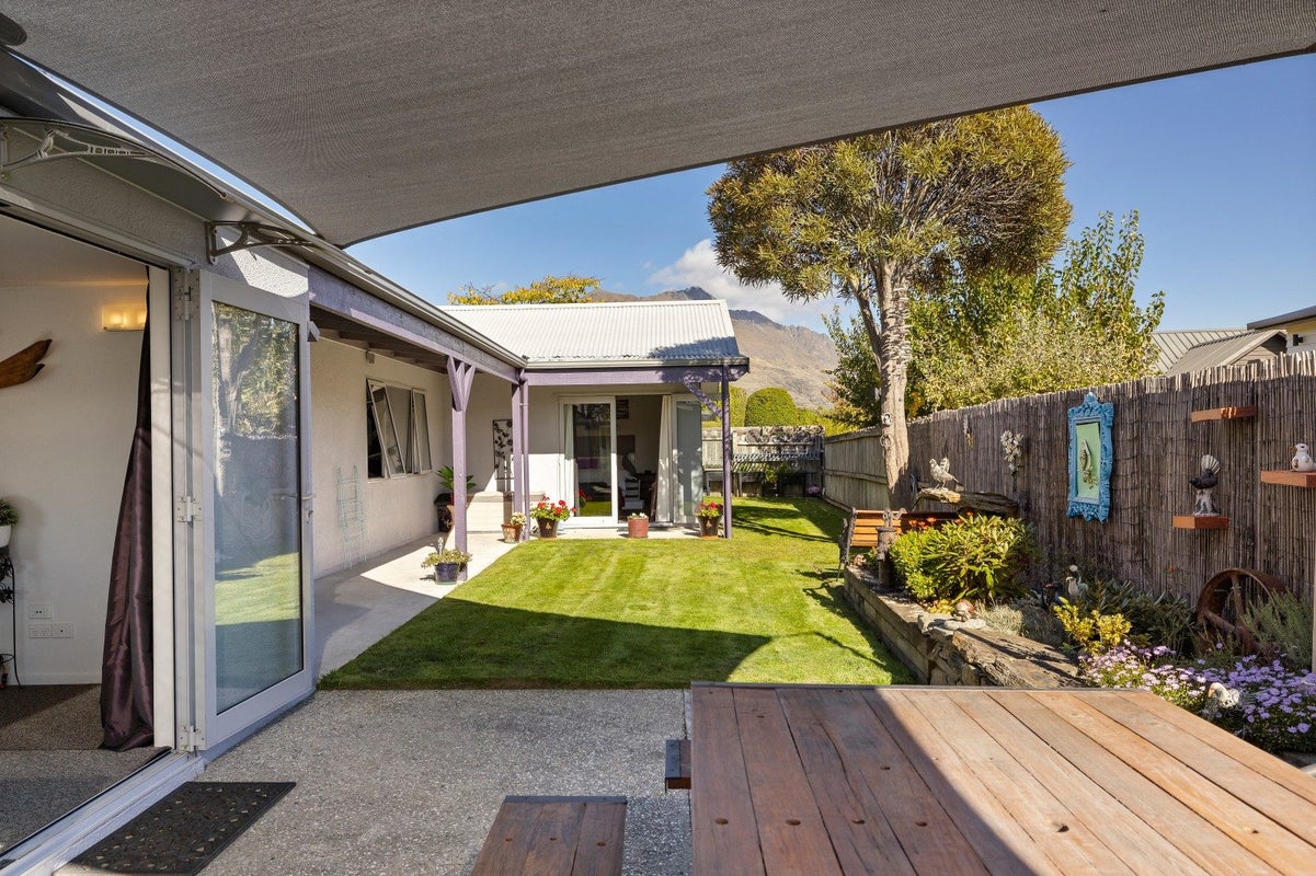 1 Kelvin Place, Kelvin Heights, Queenstown - Carousel 1