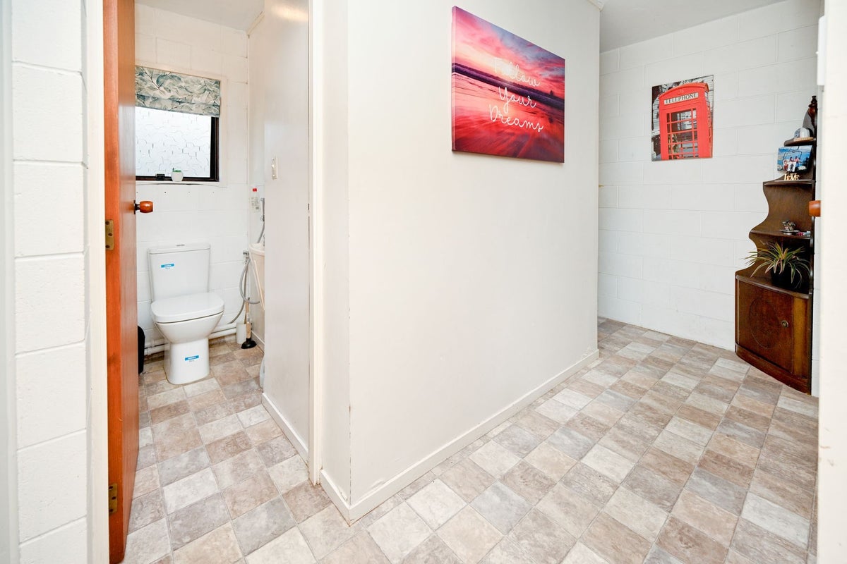 1/2 Northall Road, New Lynn, Auckland - Carousel 10