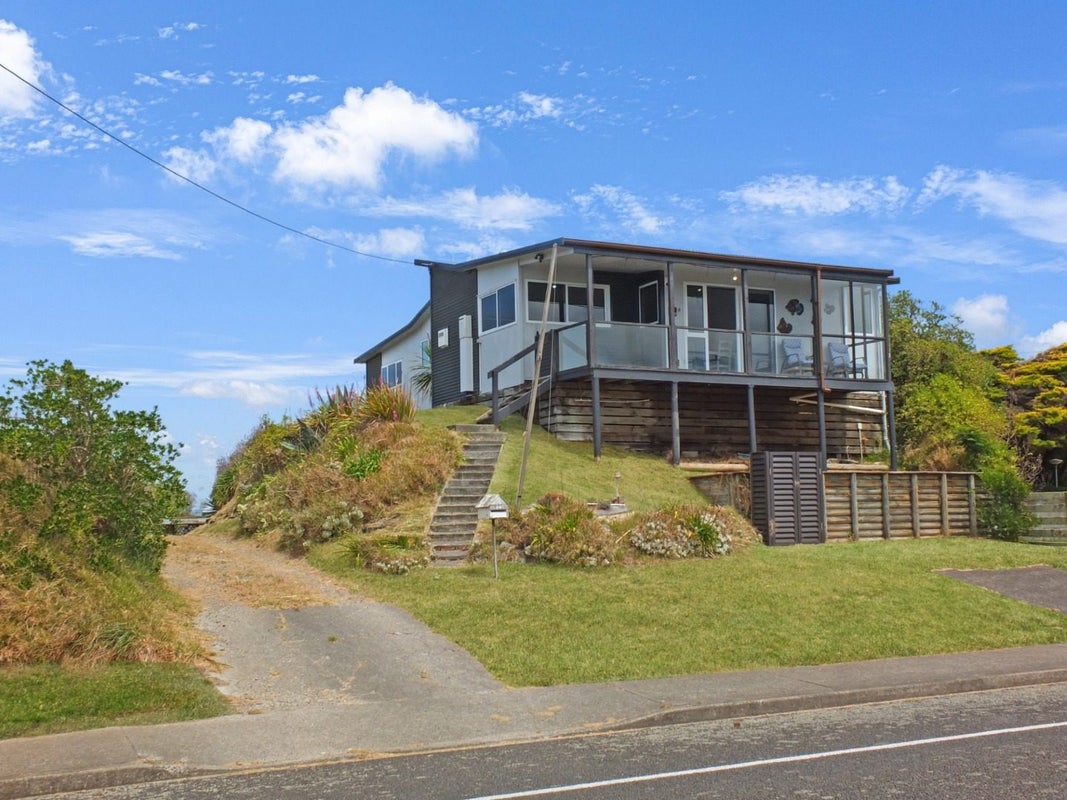 122 Seabury Avenue, Foxton Beach, Foxton - Carousel 1