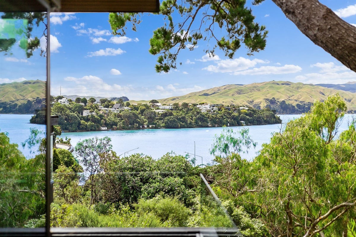 26 Postgate Drive, Whitby, Porirua - Carousel 1
