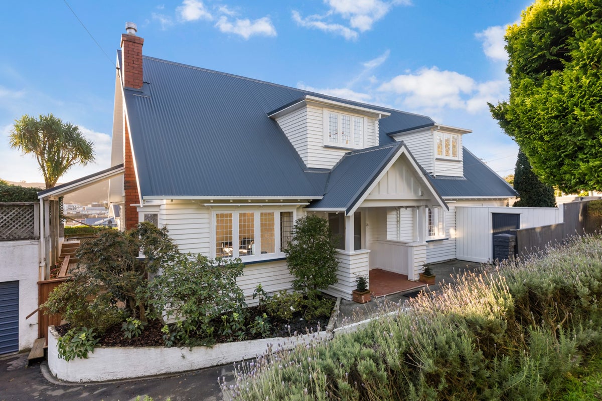 74 Donald Street, Karori, Wellington - Carousel 1