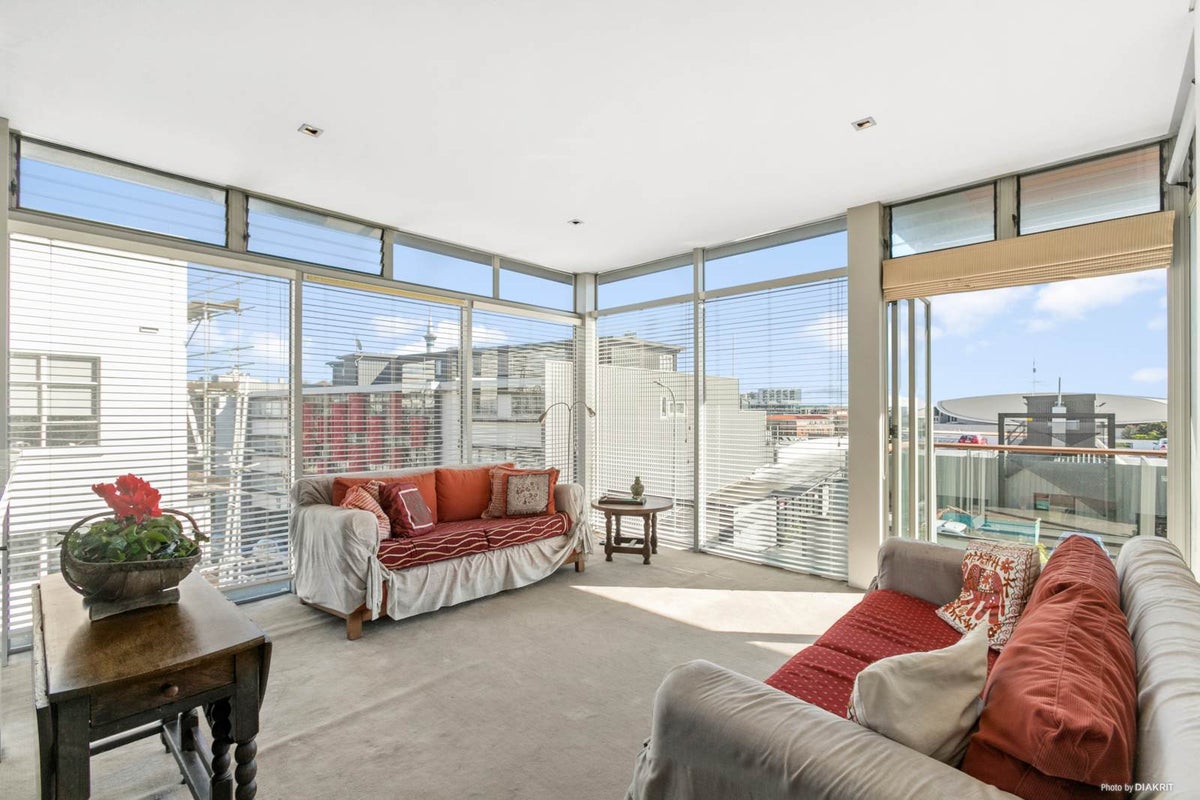 1F/11 Augustus Terrace, Parnell, Auckland - Carousel 1