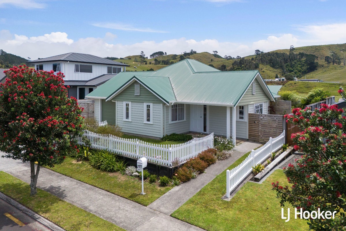 50 Ocean Breeze Drive, Waihi Beach, Waihi Beach - Carousel 1