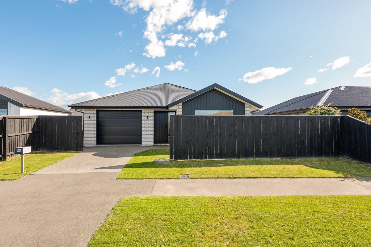 19 Lochhead Avenue, Halswell, Christchurch - Carousel 1