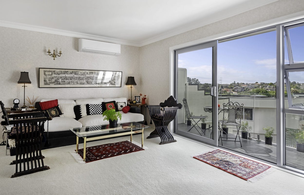 2/5 Sunderlands Road, Half Moon Bay, Auckland - Carousel 2