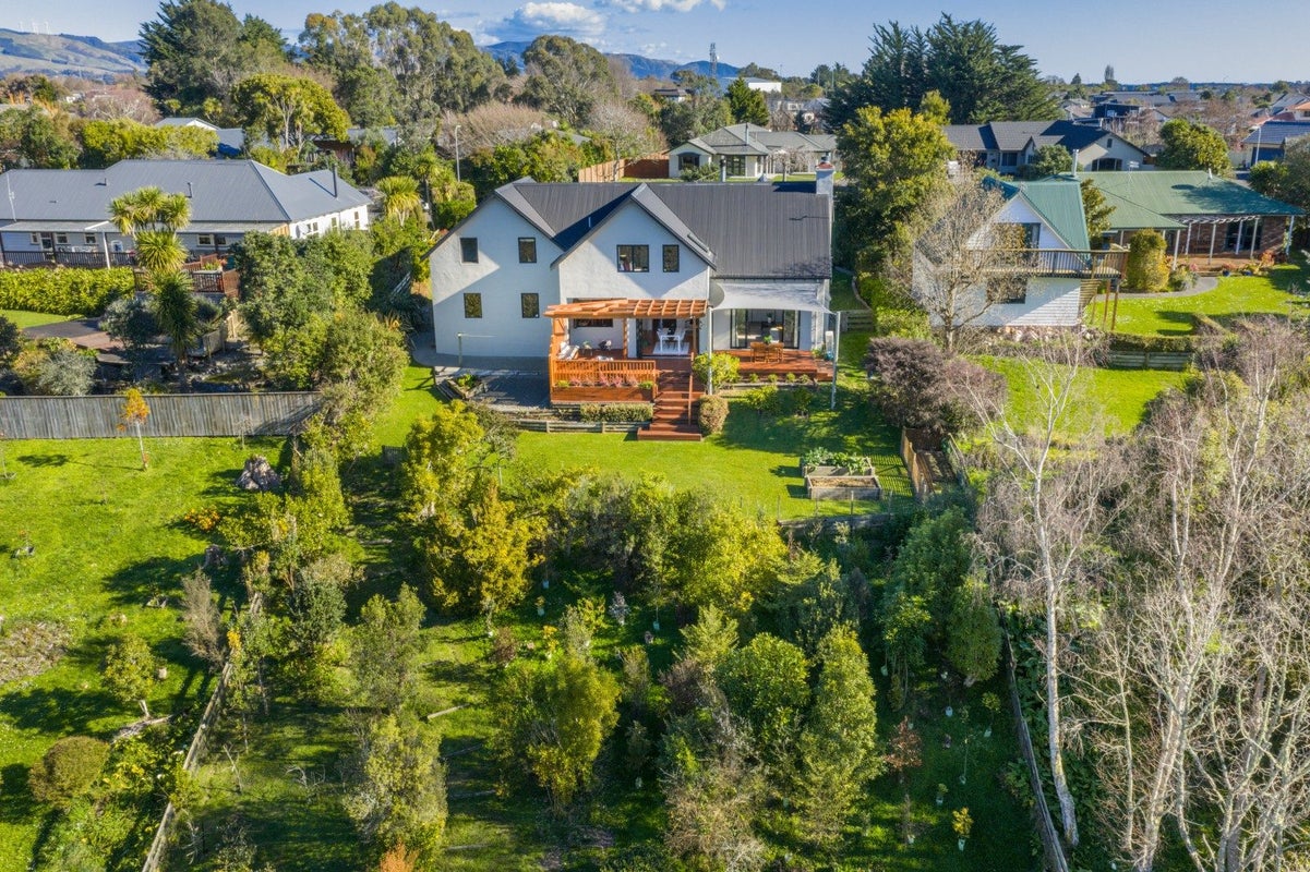 20 Cashmere Drive, Fitzherbert, Palmerston North - Carousel 32