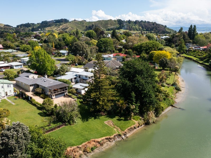 28 Marian Drive, Inner Kaiti, Gisborne - Carousel 1
