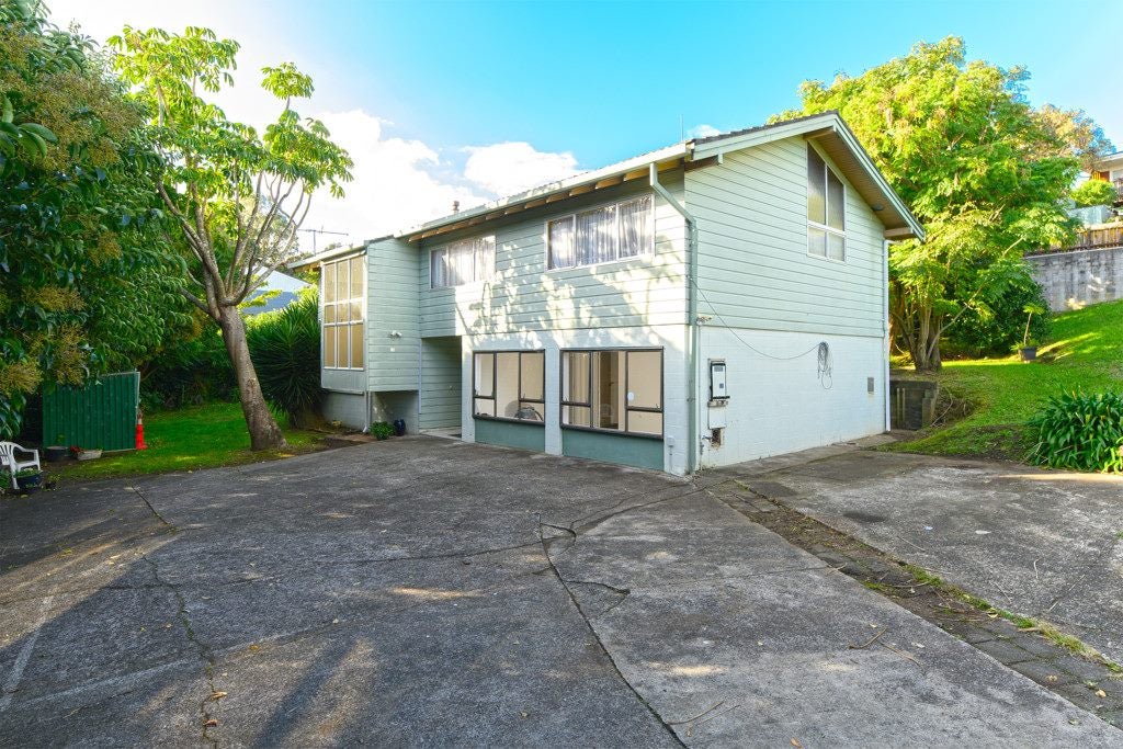 22 Ridgemount Rise, Mangere Bridge, Auckland - Carousel 1