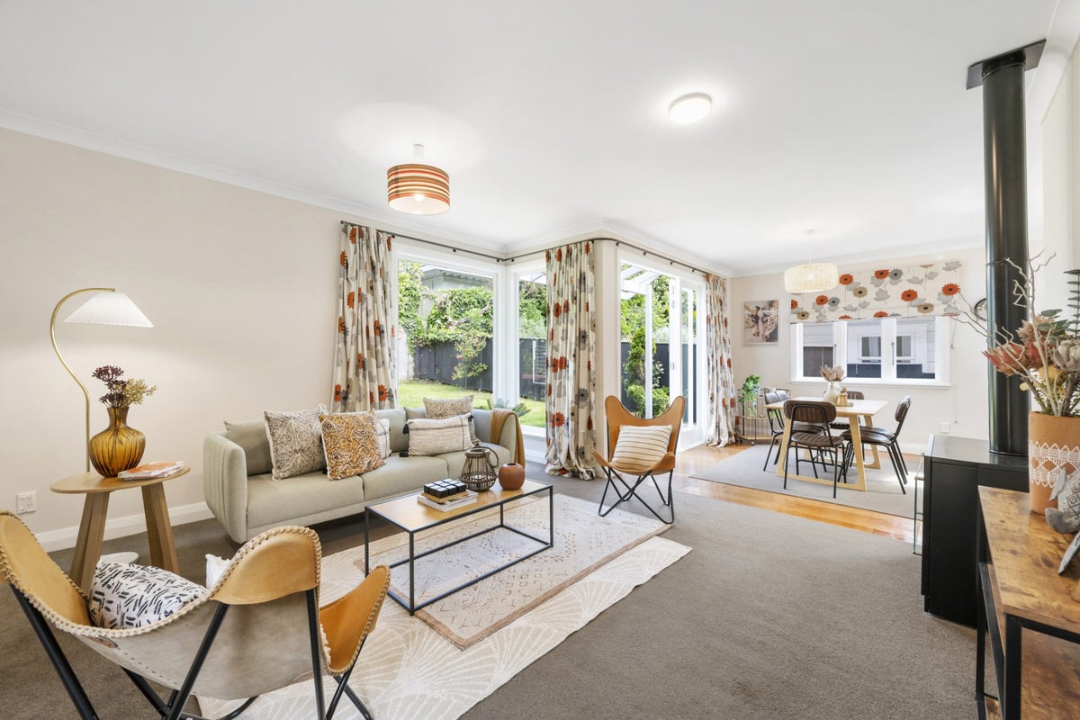 1 Dee Street, Island Bay, Wellington - Carousel 2