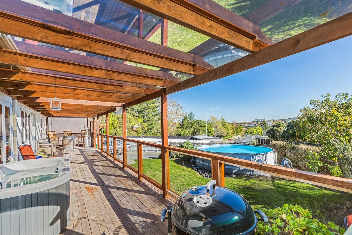 8A Oteha Valley Road, Northcross, Auckland - Carousel 2