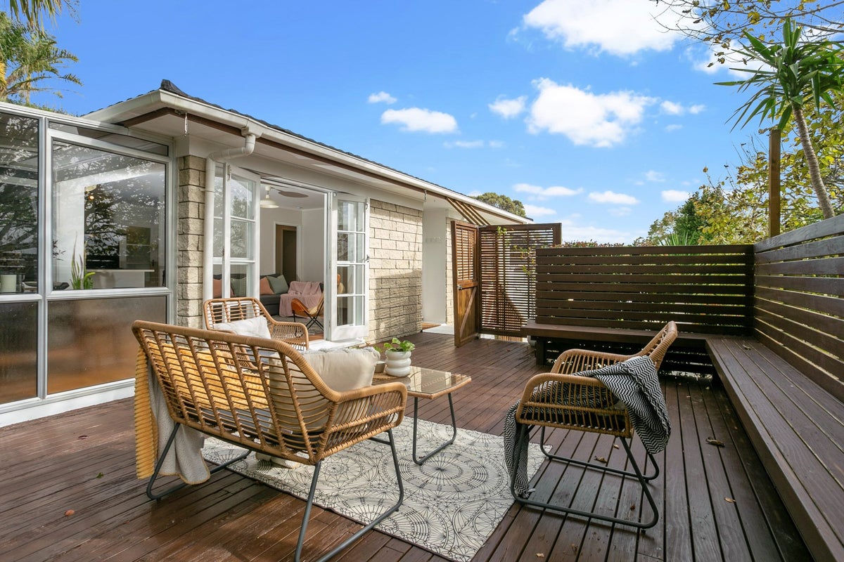 2/68 Stott Avenue, Birkdale, Auckland - Carousel 1