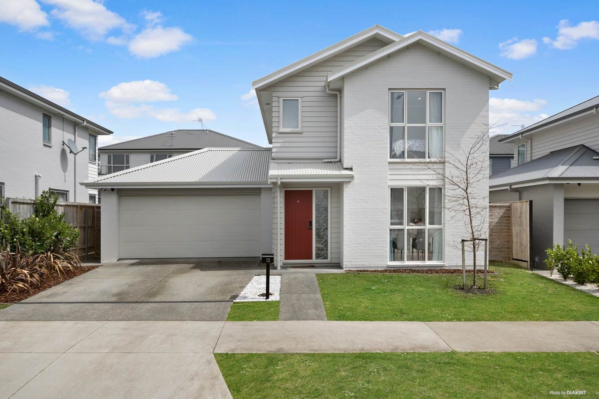 12 Samuel Cassidy Avenue, Swanson, Auckland - Carousel 1