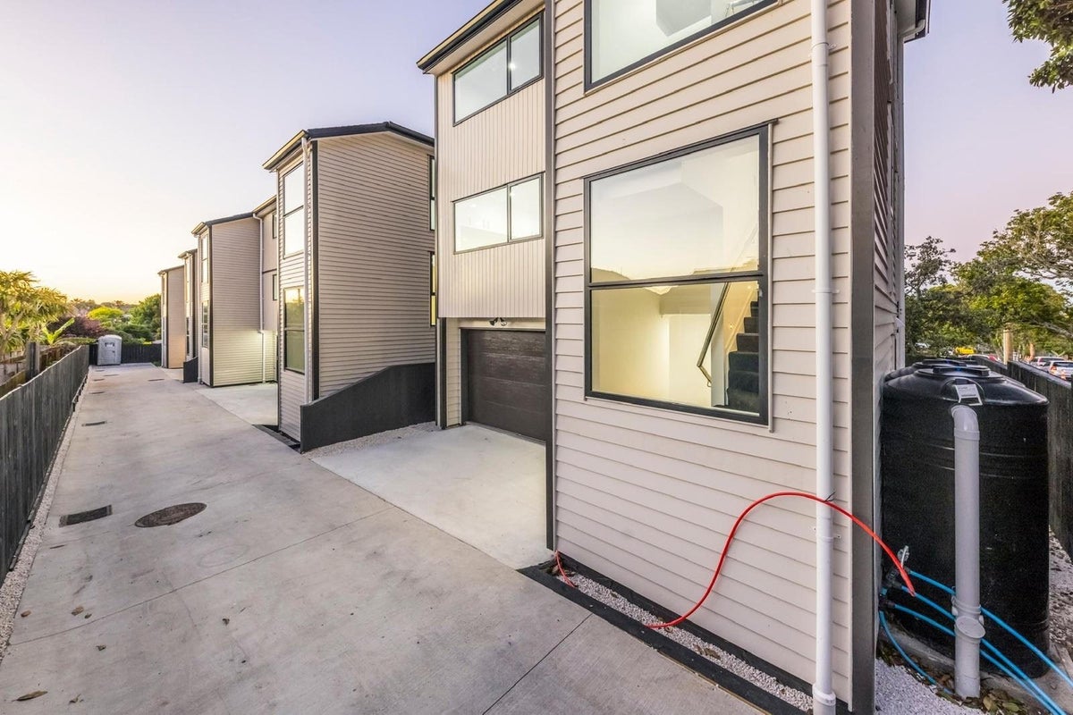 31C Waddell Avenue, Point England, Auckland - Carousel 2