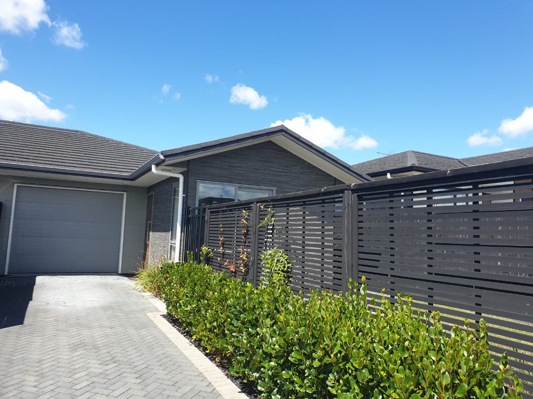 7B Yanicks Crescent, Fitzroy, Hamilton - Carousel 1