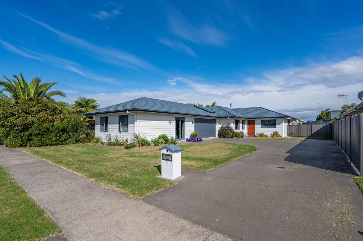 18 Mcnaughton Place, Onekawa, Napier - Carousel 1