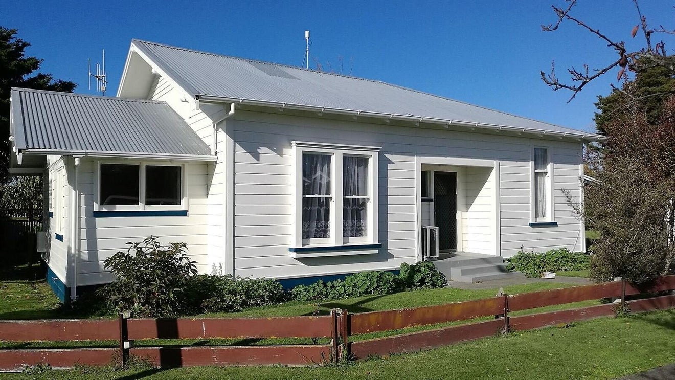 210 Lovedale Road, Saint Leonards, Hastings - Carousel 1