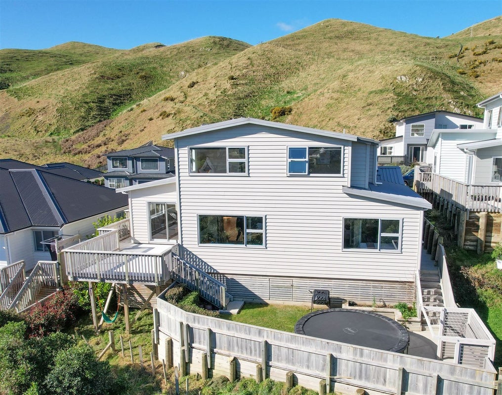 6 Prestwich Rise, Churton Park, Wellington - Carousel 1