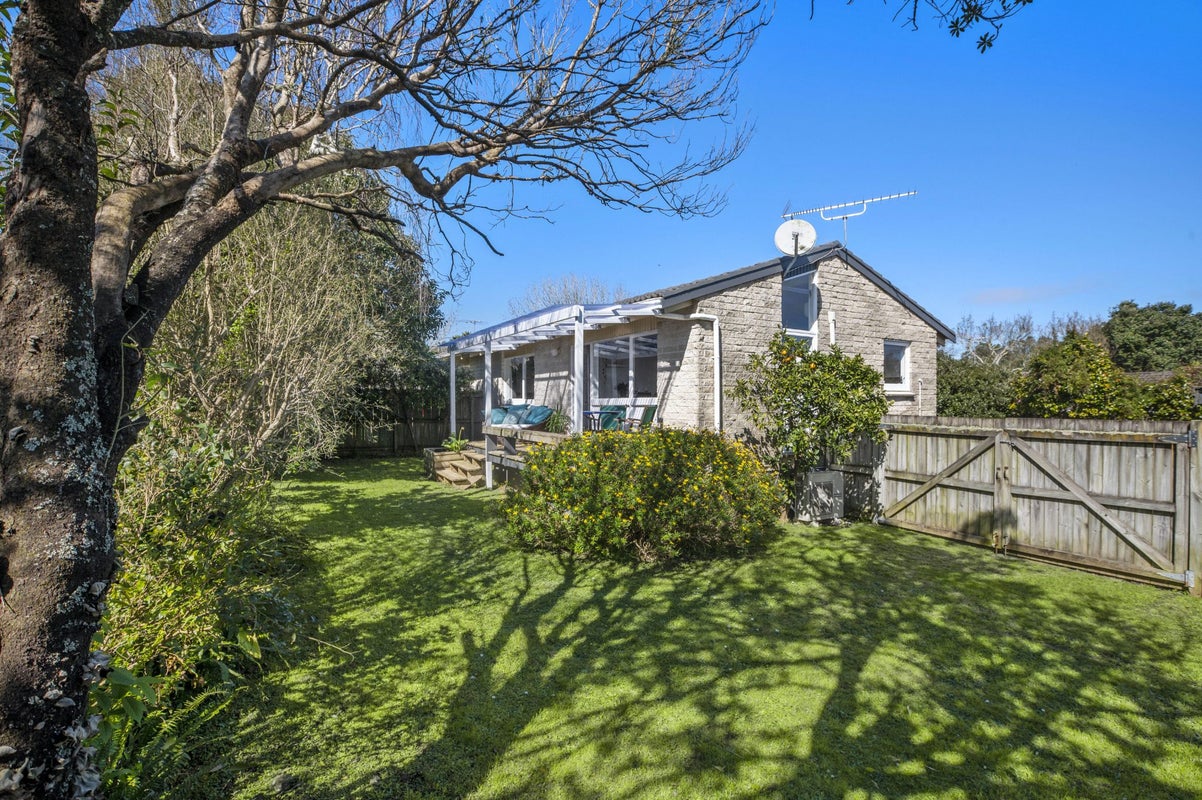 9B Crossfield Road, Glendowie, Auckland - Carousel 1