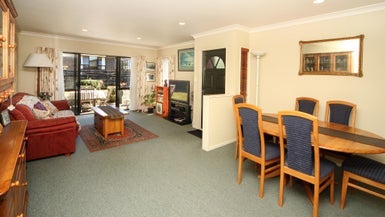 16A Linley Place, Hillcrest, Auckland - Carousel 1