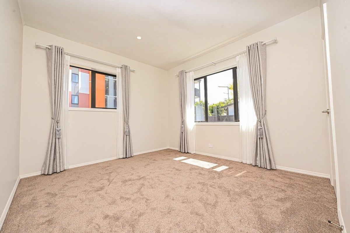4 Cracroft Street, Otahuhu, Auckland - Carousel 2