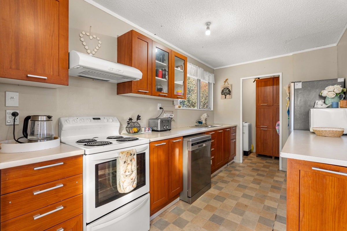 53 Whitmore Street, Kihikihi, Te Awamutu - Carousel 2