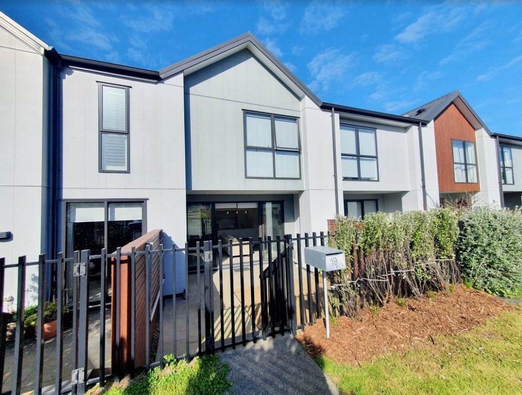 19 Gateway Avenue, Beachlands, Auckland - Carousel 1