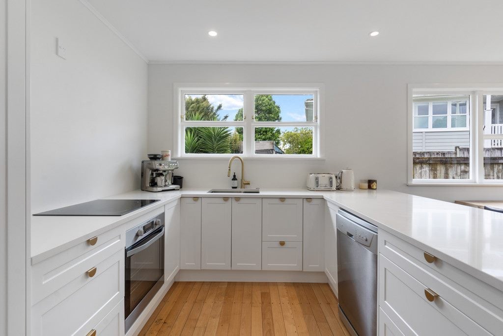 24 Gill Avenue, Te Atatu Peninsula, Auckland - Carousel 2