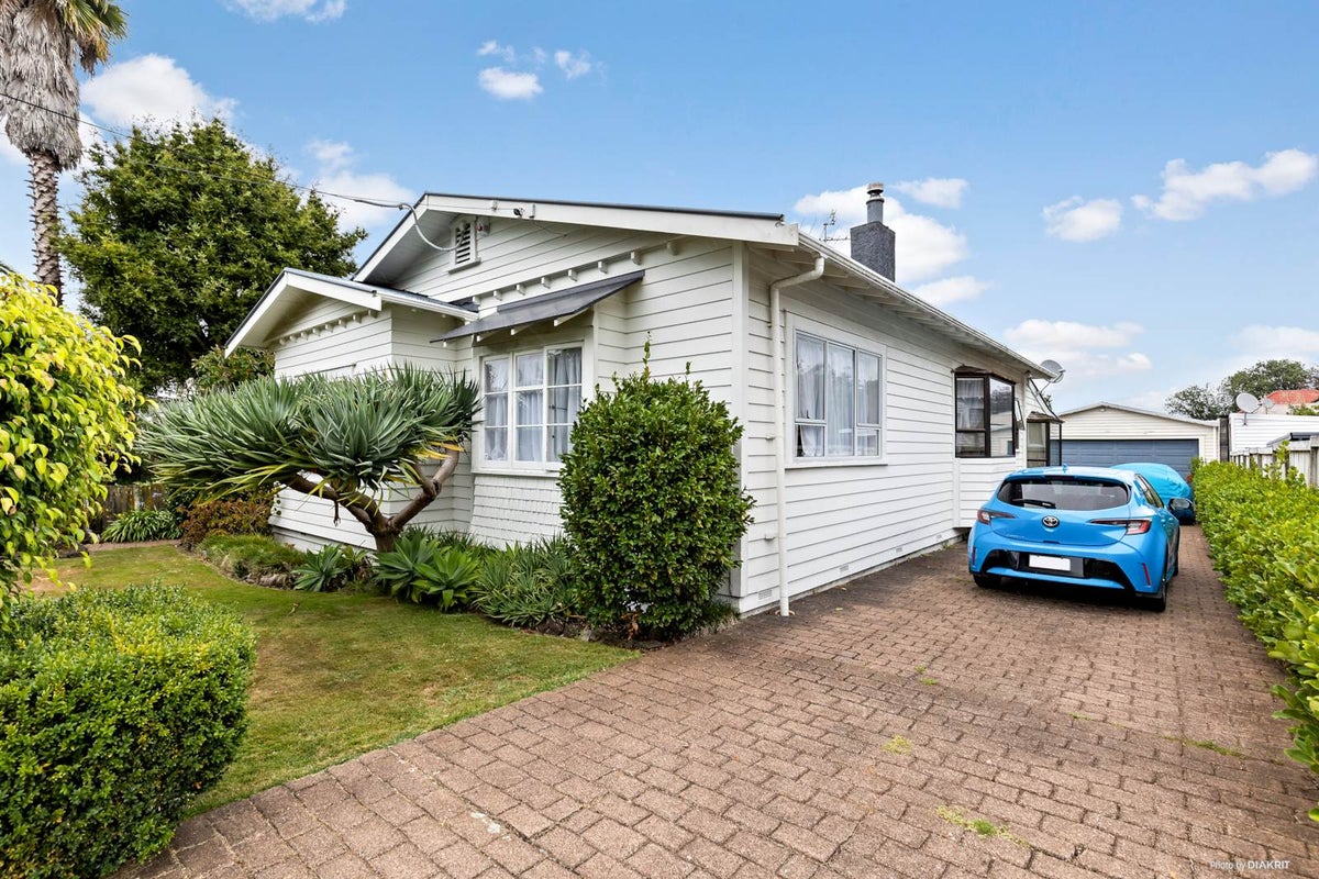 6 Fernleigh Avenue, Royal Oak, Auckland - Carousel 2