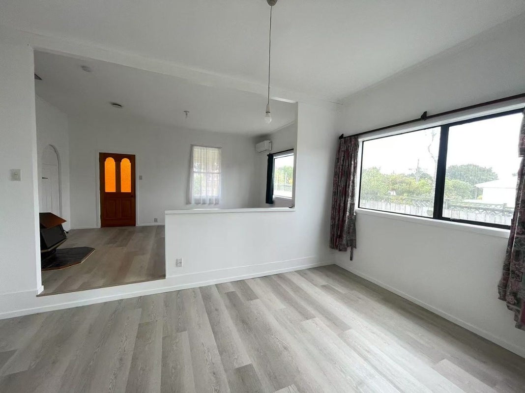 7 Croydon Road, New Lynn, Auckland - Carousel 2