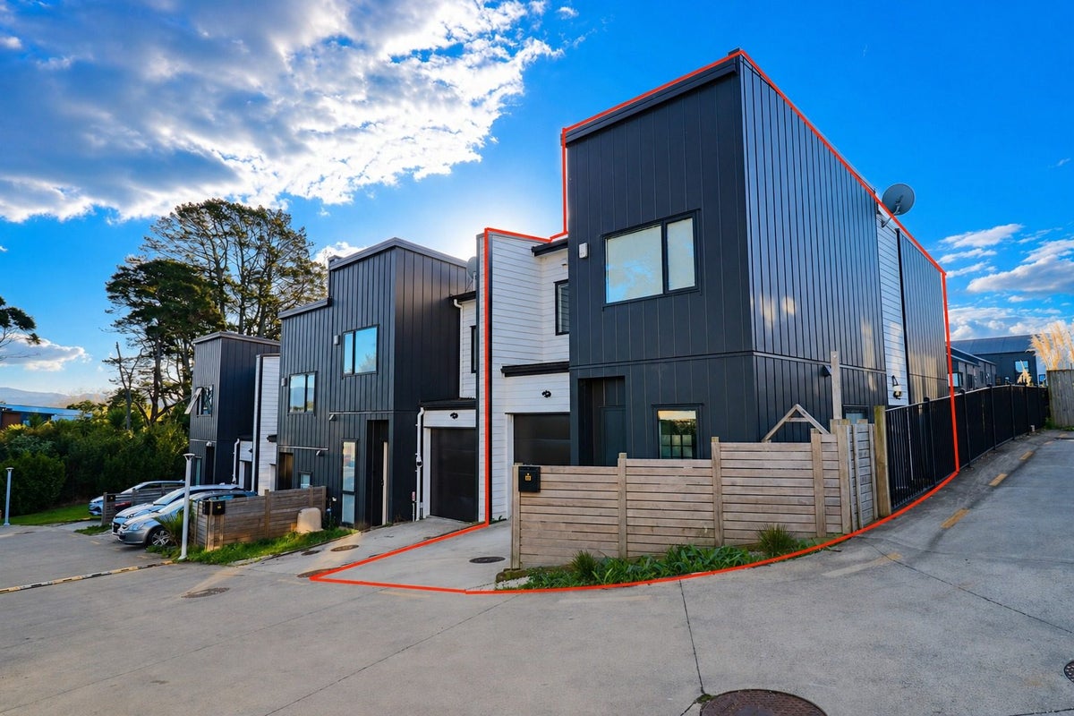 34 Korokio Lane, Henderson, Auckland - Carousel 1