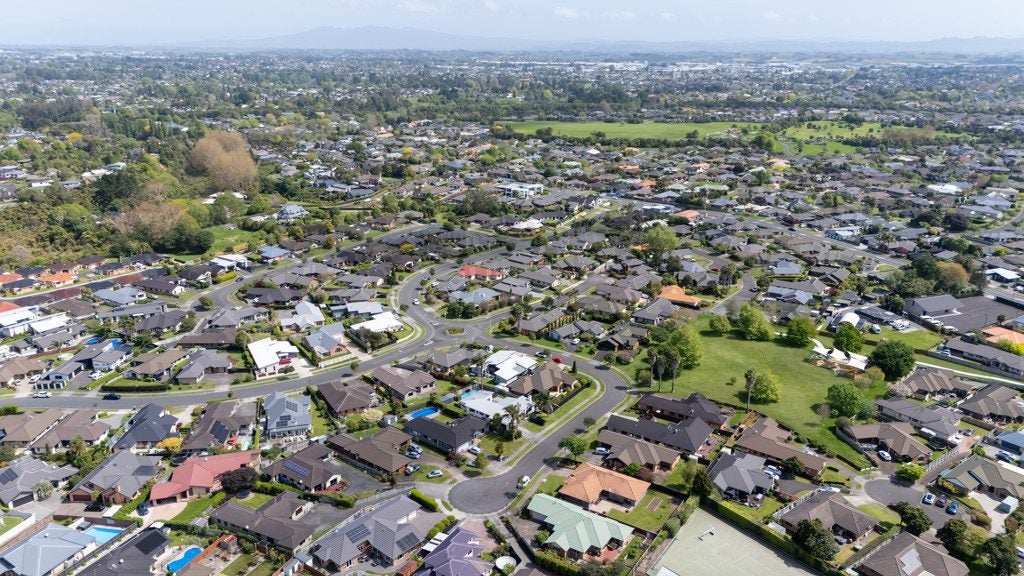17 Burgundy Court, Rototuna, Hamilton - Carousel 42