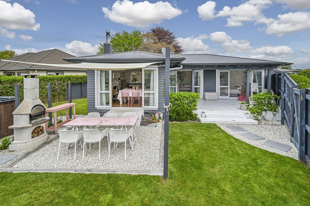 805 Maitland Crescent, Mayfair, Hastings - Carousel 1