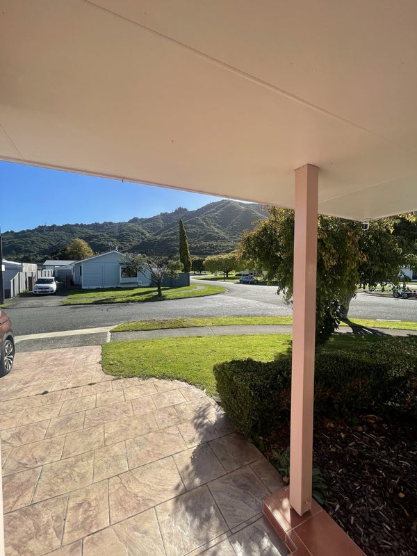 1 Laredo Grove, Totara Park, Upper Hutt - Carousel 27