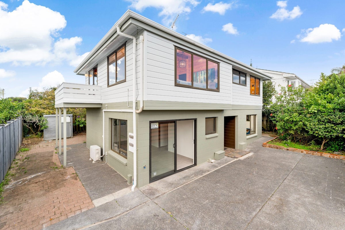 2/7 Waterloo Road, Milford, Auckland - Carousel 1