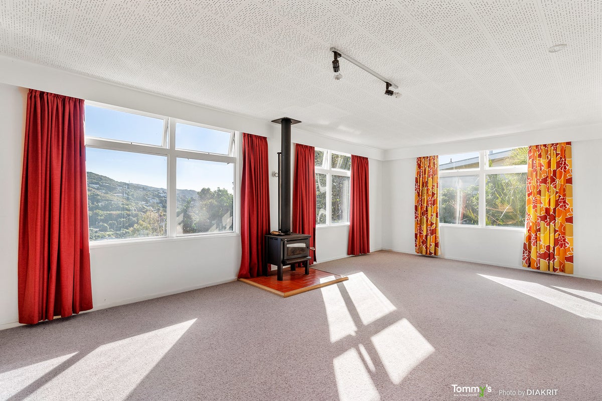 12 Versailles Street, Karori, Wellington - Carousel 2