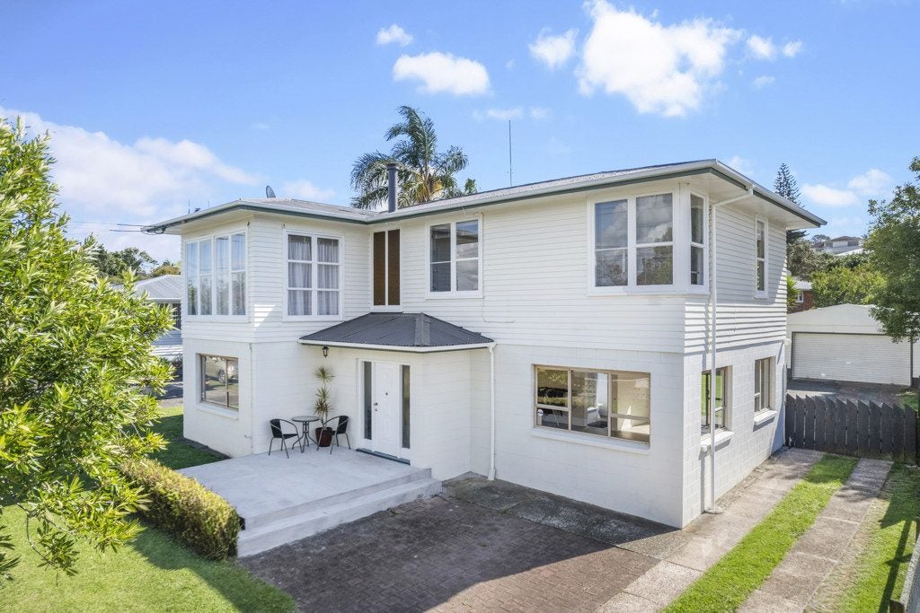 12 Koru Street, Mangere Bridge, Auckland - Carousel 1