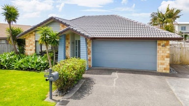 11 Aberdeen Crescent, Wattle Downs, Auckland - Carousel 1