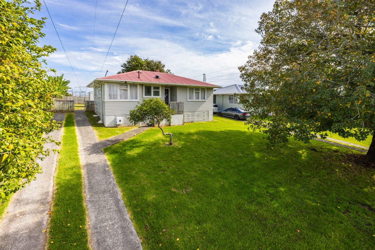 16 Gilbert Road, Otara, Auckland - Carousel 1