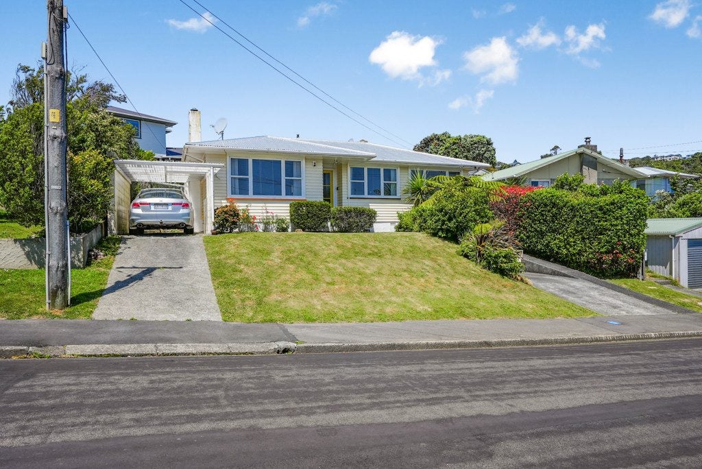20 Lynda Avenue, Paparangi, Wellington - Carousel 1