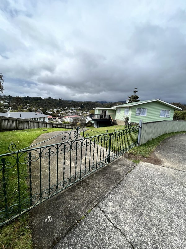 62 Aniseed Grove, Timberlea, Upper Hutt - Carousel 2