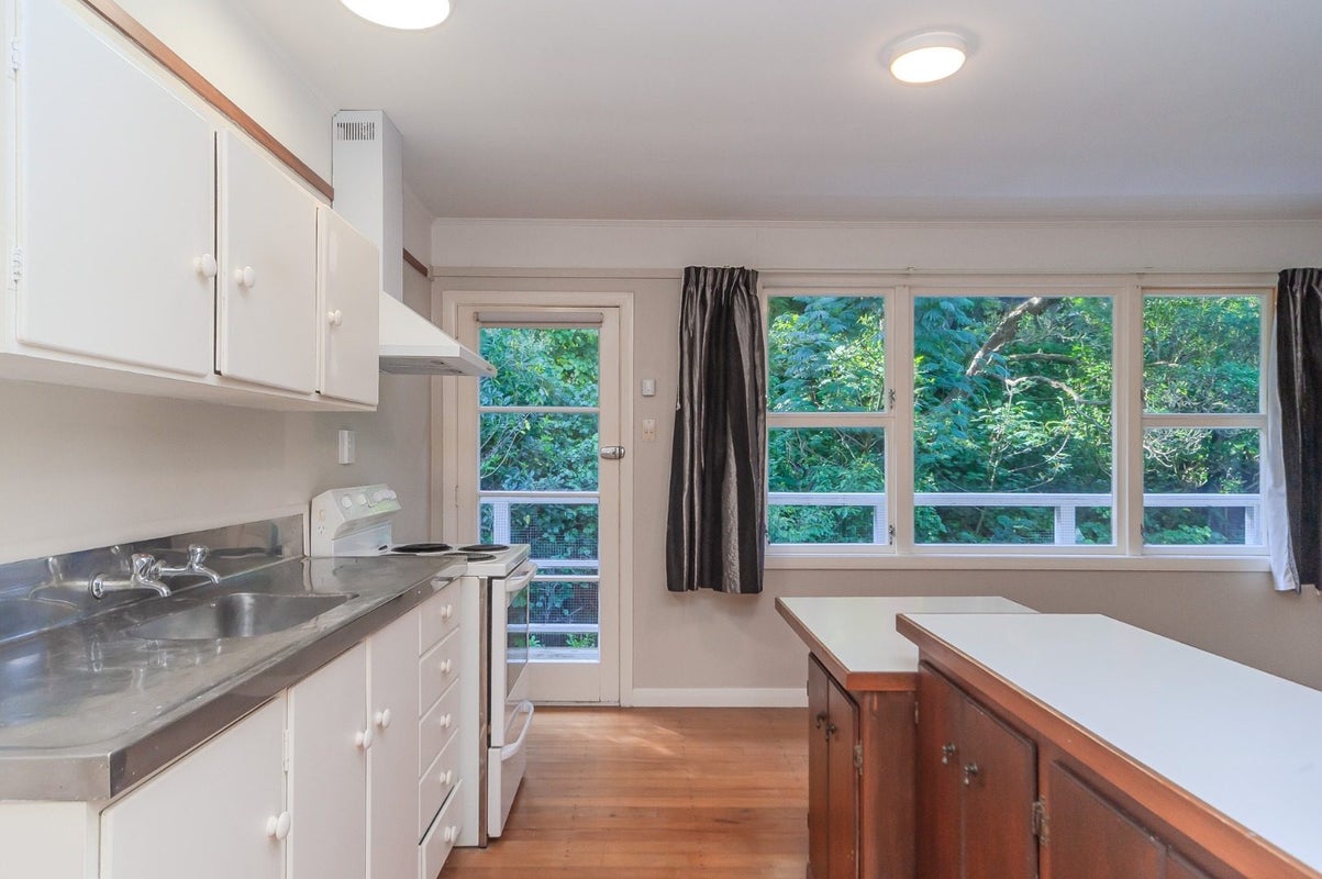 70B Sar Street, Wadestown, Wellington - Carousel 1