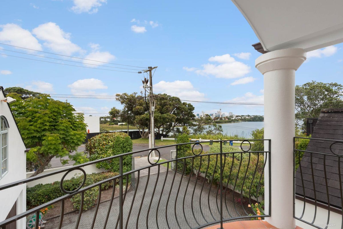 90 Ngataringa Road, Devonport, Auckland - Carousel 1