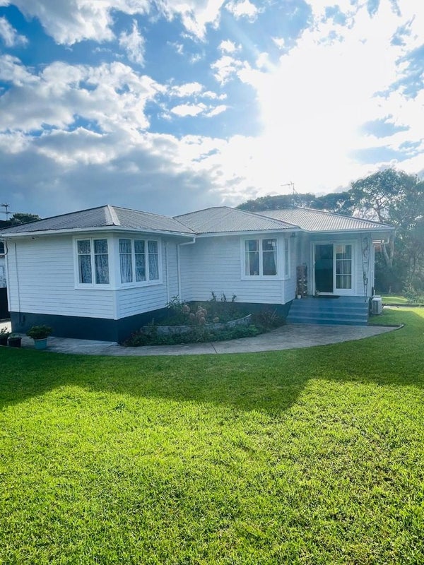 60 Glen Marine Parade, Glendene, Auckland - Carousel 1